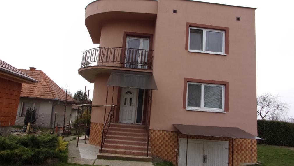 Exkluzívne na predaj rodinný dom na pozemku 813 m2 v obci Tajná, okres Nitra