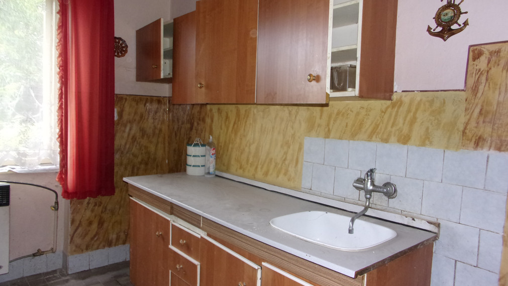 Na predaj dvojpodlažný rodinný dom 120m2 na pozemku s výmerou 810m2 v okrese Levice