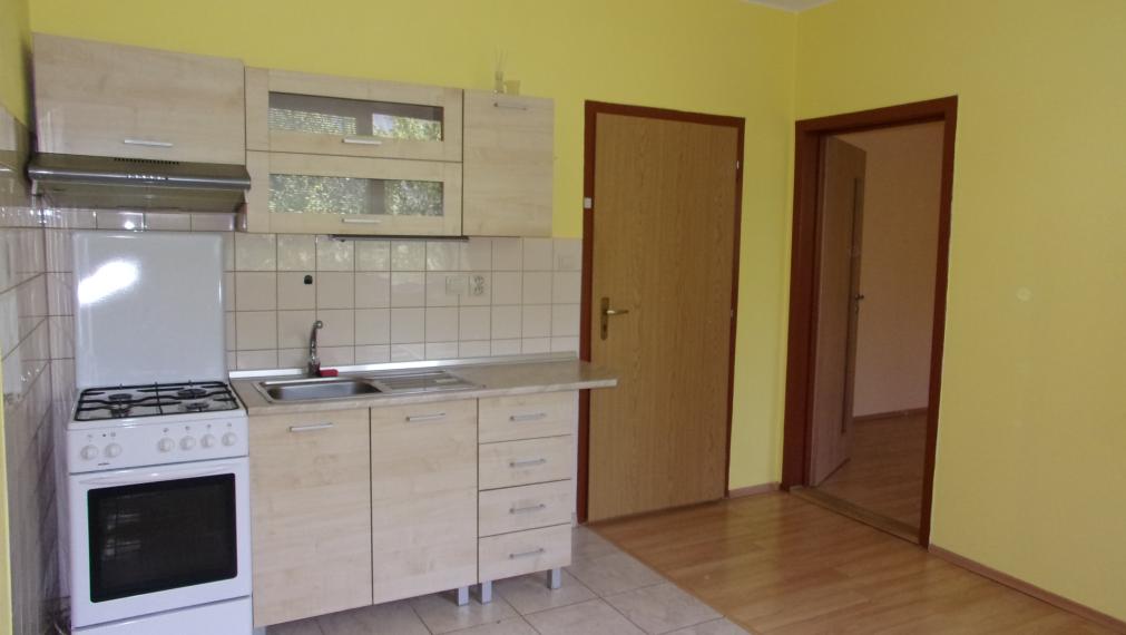 REZERVOVANÉ na predaj 1 izbový byt Hviezdoslavova ul. čiastočná rekonštrukcia, Zlaté Moravce