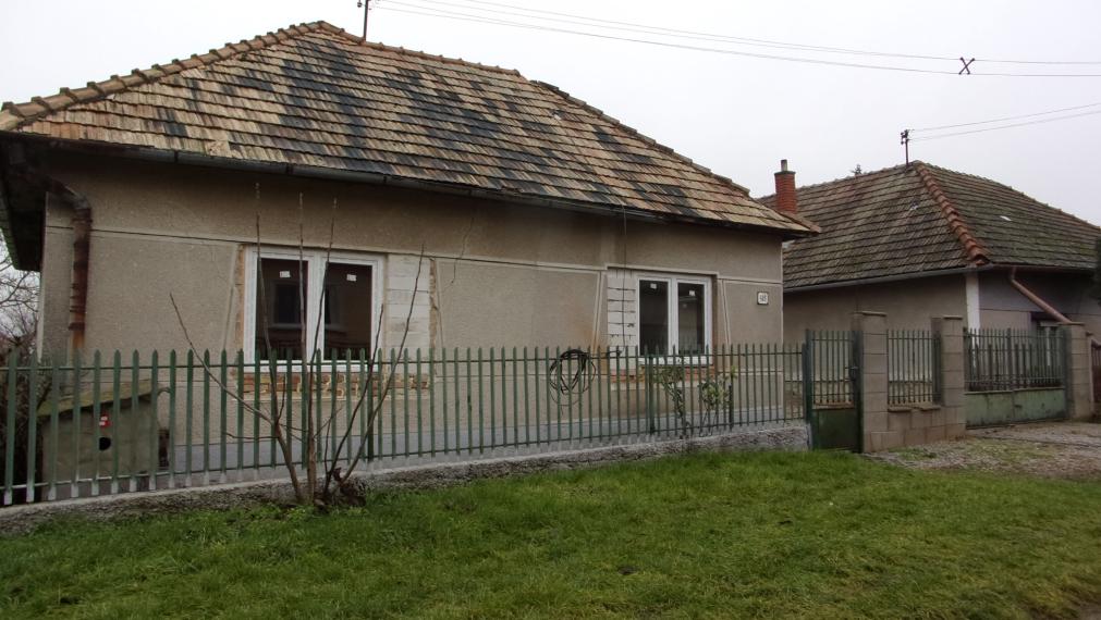 V exkluzívnej ponuke vidiecky dom v rekonštrukcii na pozemku s výmerou1080 m2 v obci Bátorove Kosihy