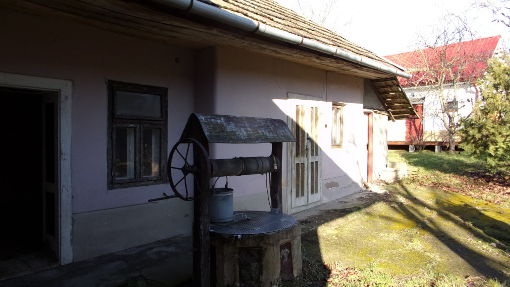 PREDAJ vidieckeho domu 140 m2 na krásnom slnečnom pozemku s výmerou 2880 m2 v obci Čaka, Levice.