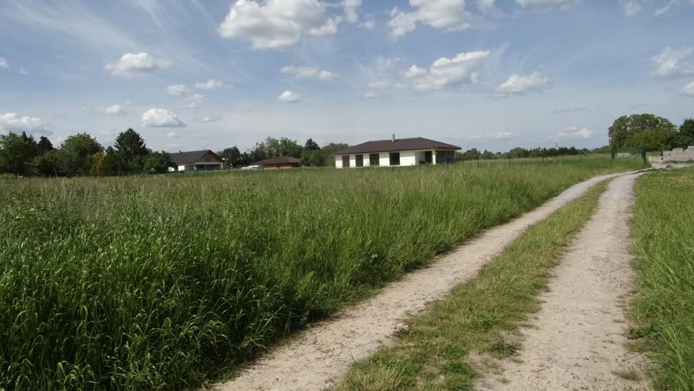 Na predaj slnečný stavebný pozemok 2106 m2 Tesárske Mlyňany, Zlaté Moravce