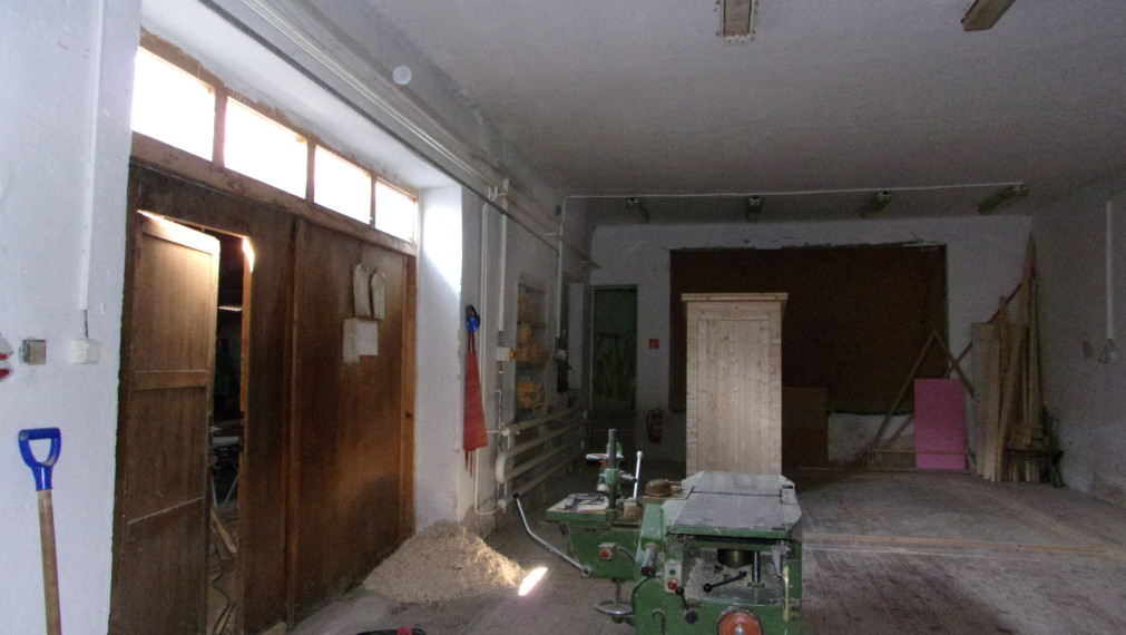 Investičná ponuka - prevádzková budova 400 m2, Plavé Vozokany, Levice