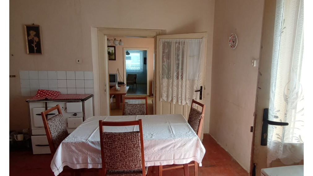 Znížená cena!! na predaj vidiecky dom, pôvodný stav, pozemok  2119 m2, Kolta, Nové Zámky