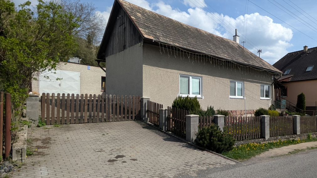 znížená cena, exkluzívny predaj 5 izbový rodinný dom, vhodný ako investícia, pozemok 656 m2, Nová Baňa
