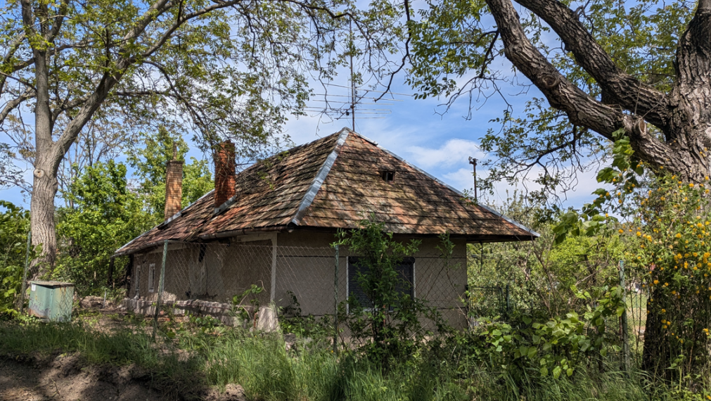 Exkluzívny predaj vidiecky dom, zaujímavý pozemok 878 m2, Malé Kozmálovce  okres Levice
