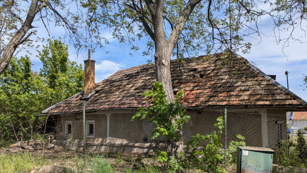 Exkluzívny predaj vidiecky dom, zaujímavý pozemok 878 m2, Malé Kozmálovce  okres Levice