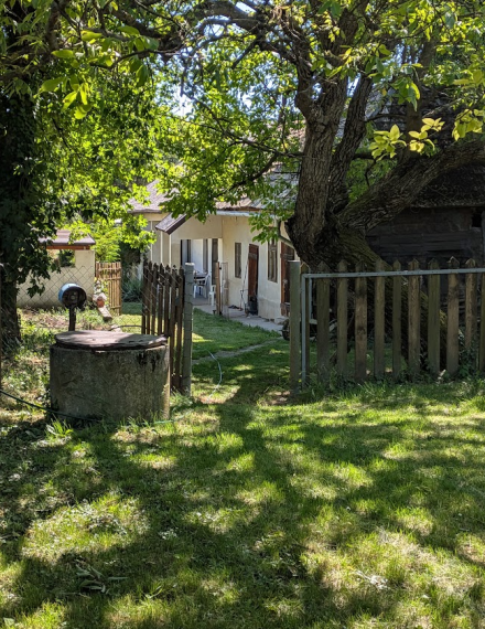 REZERVOVANÉ predaj útulná chalupa 190 m2, na pozemku 1265 m2, Veľké Ludince,  Levice