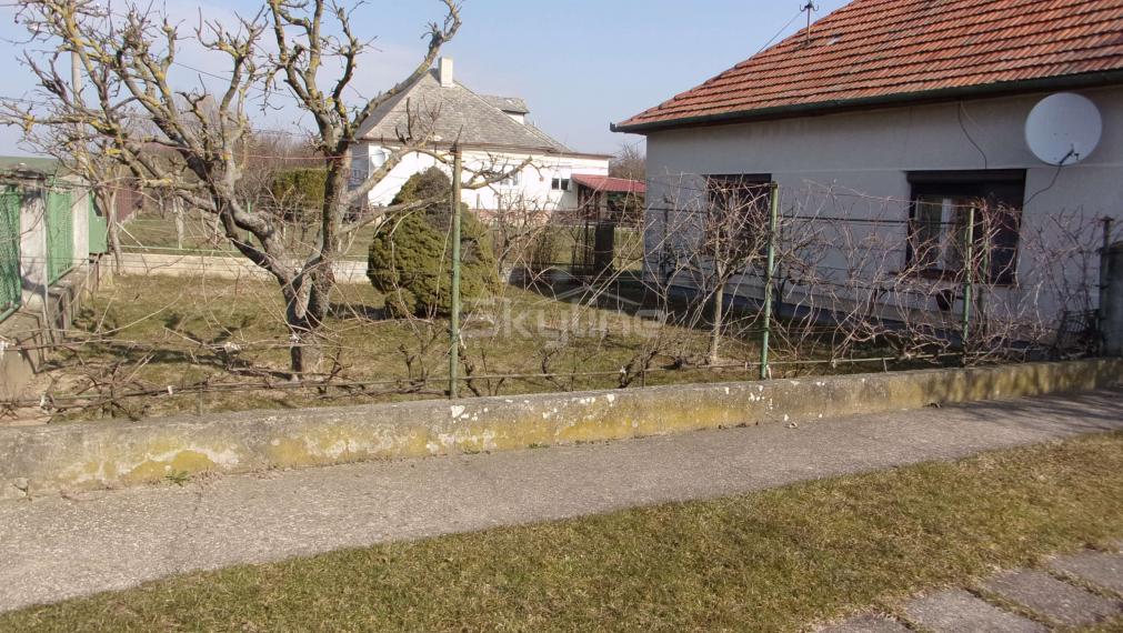 REZERVOVANE!!Na predaj útulný vidiecky dom 130 m2, pozemok 2240 m2, Dolný Pial, Levice