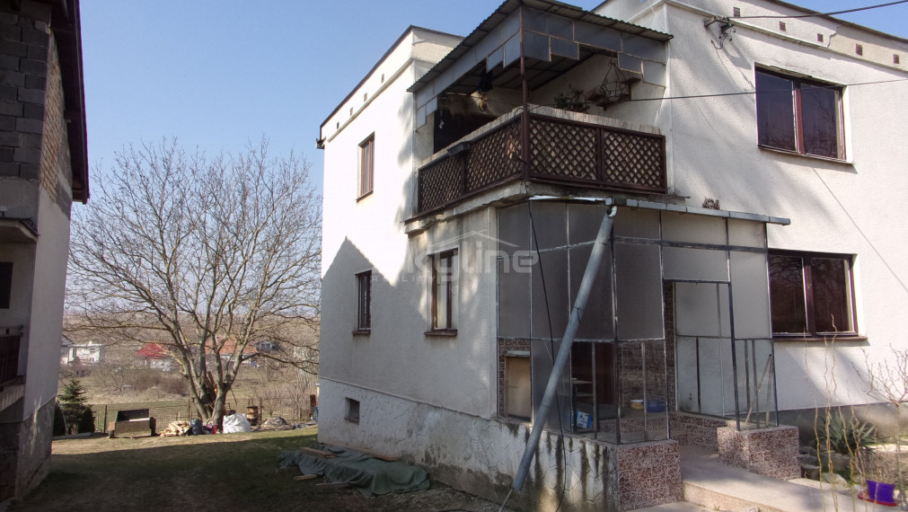 Dvojpodlažný rodinný dom s IS na pozemku s výmerou 2030m2 v obci Kolta v okrese Nové Zámky.