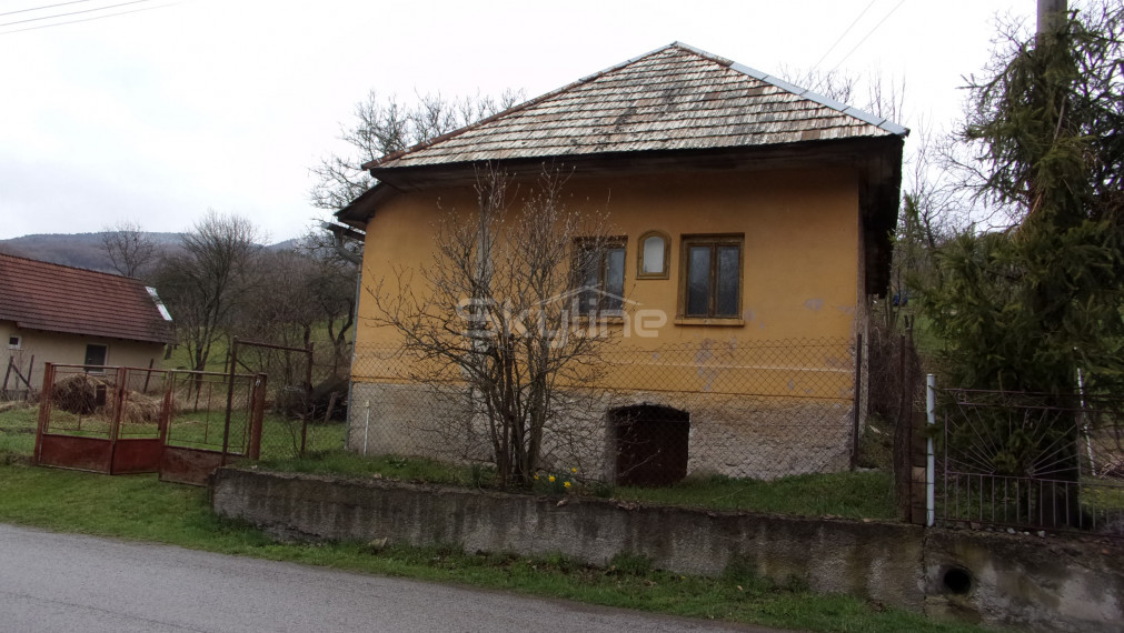 REZERVOVANÉ!!! Na predaj zachovalý vidiecky dom 73 m2, na pozemku 1590m2, Hrabičov, Žarnovica