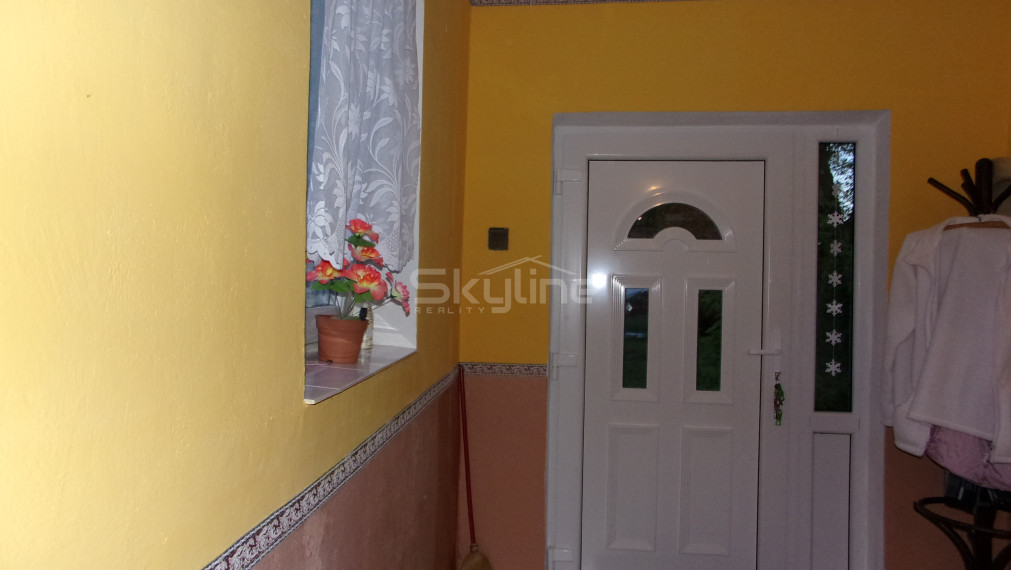 Exkluzívne na predaj rodinný dom, čiastočná rekonštrukcia, tichá lokalita, Bíňa, Nové Zámky