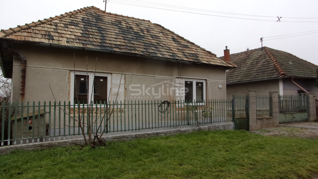 V exkluzívnej ponuke vidiecky dom v rekonštrukcii na pozemku s výmerou1080 m2 v obci Bátorove Kosihy