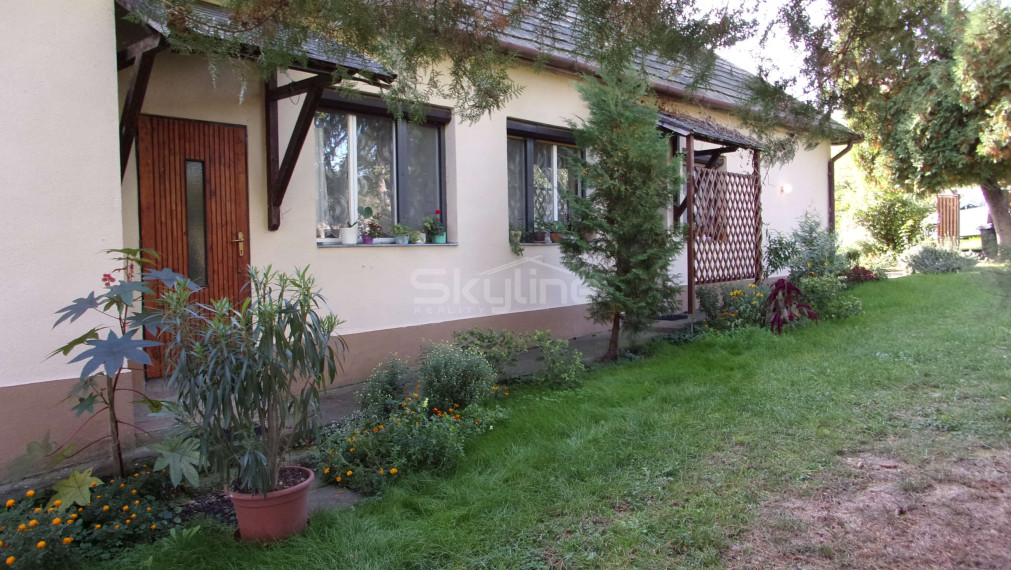 Na predaj útulný vidiecky dom 168 m2, pozemok 2457 m2, Pastovce, Levice