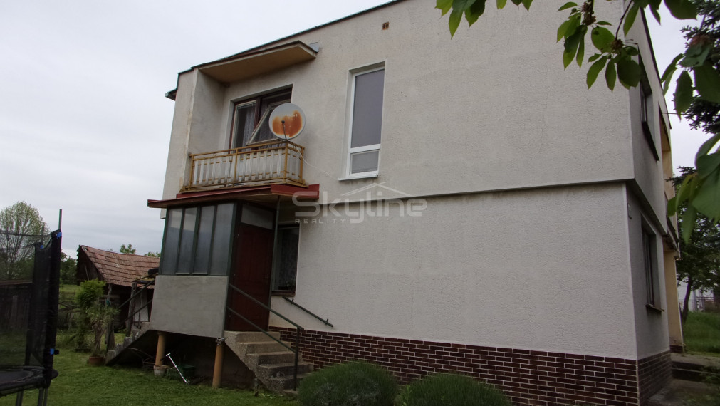 REZERVOVANÉ!! priestranný dvojpodlažný rodinný dom, tichá lokalita, Dedinka okres Nové Zámky