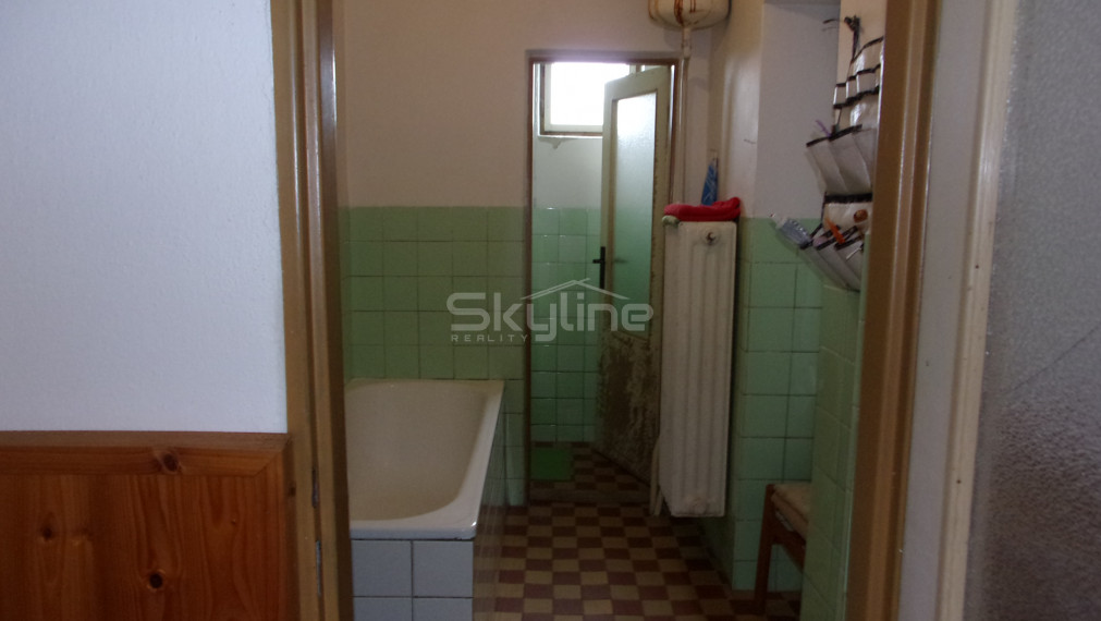 REZERVOVANÉ!! priestranný dvojpodlažný rodinný dom, tichá lokalita, Dedinka okres Nové Zámky