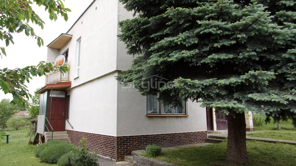 REZERVOVANÉ!! priestranný dvojpodlažný rodinný dom, tichá lokalita, Dedinka okres Nové Zámky