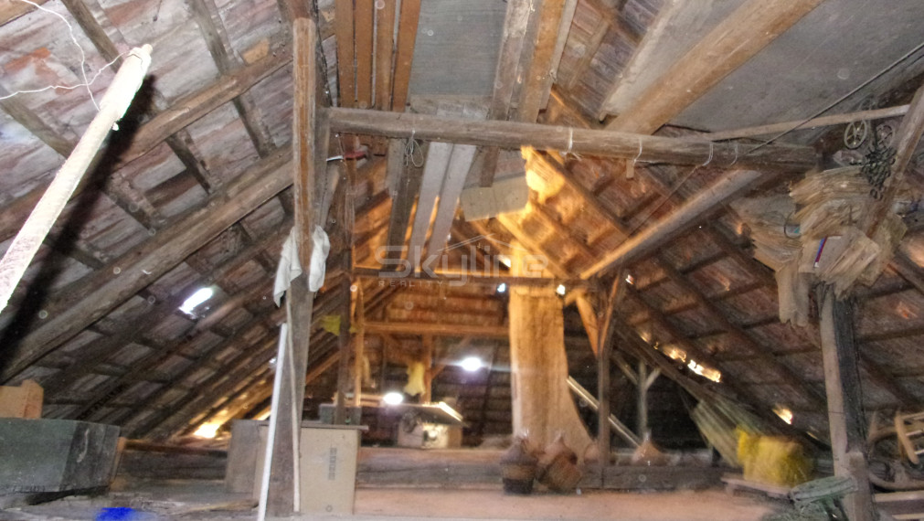 Na predaj rodinný dom 120 m2, pôvodný stav, pozemok 2091 m2, Semerovo, Nové Zámky