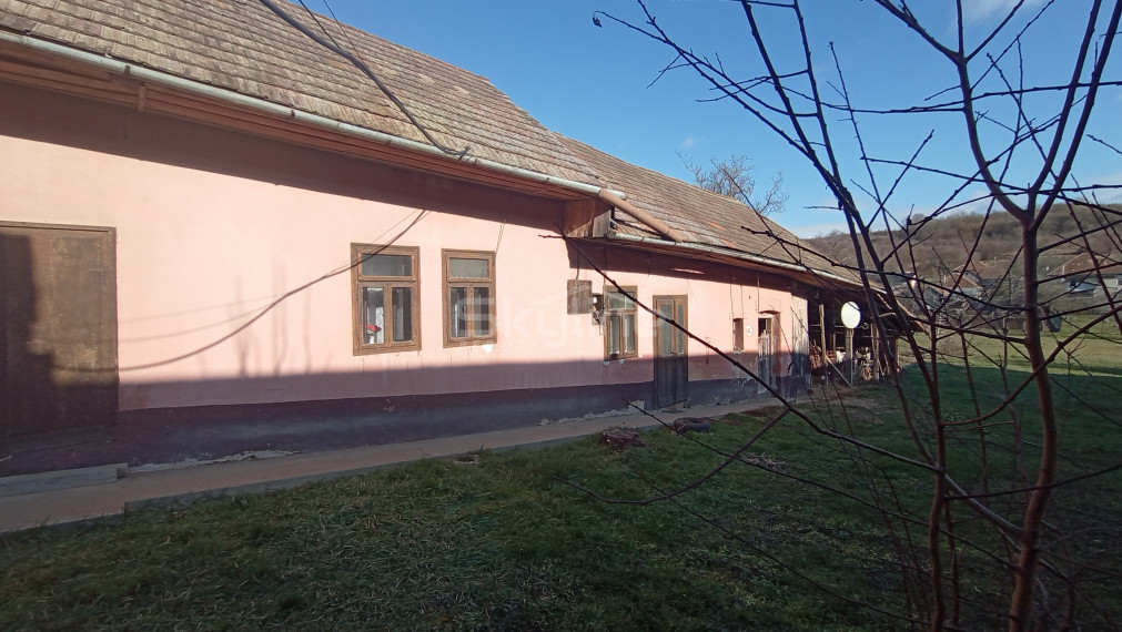 Znížená cena, na predaj zachovalý vidiecky rodinný dom 168 m2, na pozemku 1122 m2, Plavé Vozokany, Levice