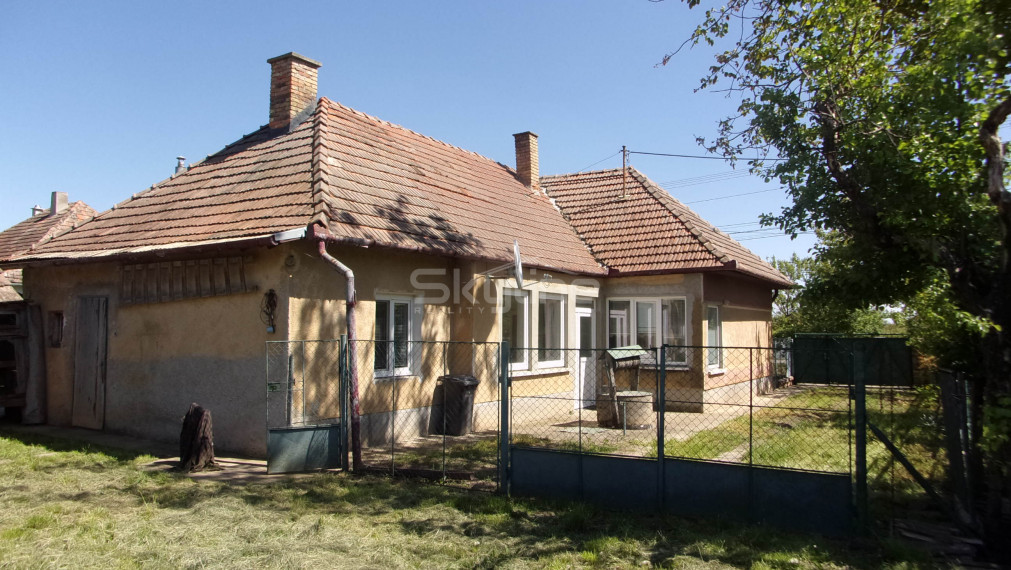 Na predaj rodinný dom 120 m2, pôvodný stav, pozemok 2091 m2, Semerovo, Nové Zámky