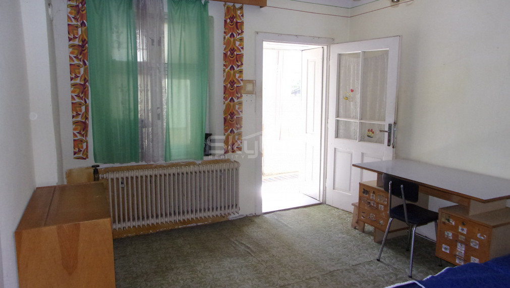 Na predaj rodinný dom 120 m2, pôvodný stav, pozemok 2091 m2, Semerovo, Nové Zámky