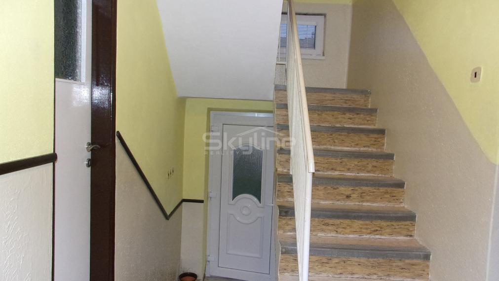 Výrazne znížená cena -predaj 4 izbový rodinný dom, 2 garáže, pozemok 1800 m2