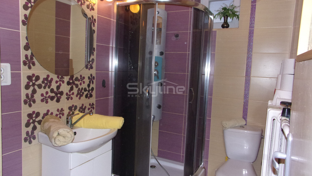 Výrazne znížená cena -predaj 4 izbový rodinný dom, 2 garáže, pozemok 1800 m2