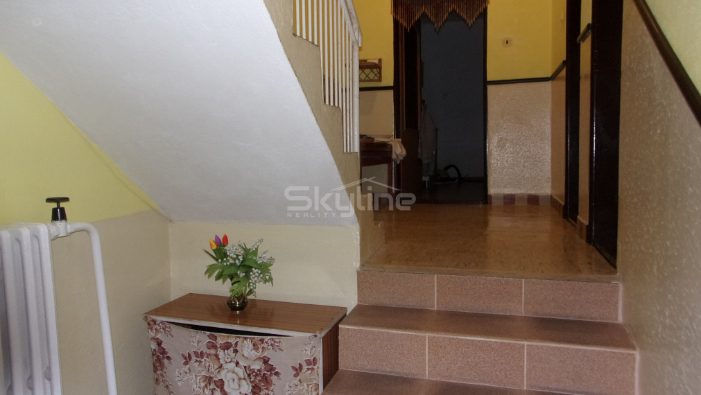 Výrazne znížená cena -predaj 4 izbový rodinný dom, 2 garáže, pozemok 1800 m2