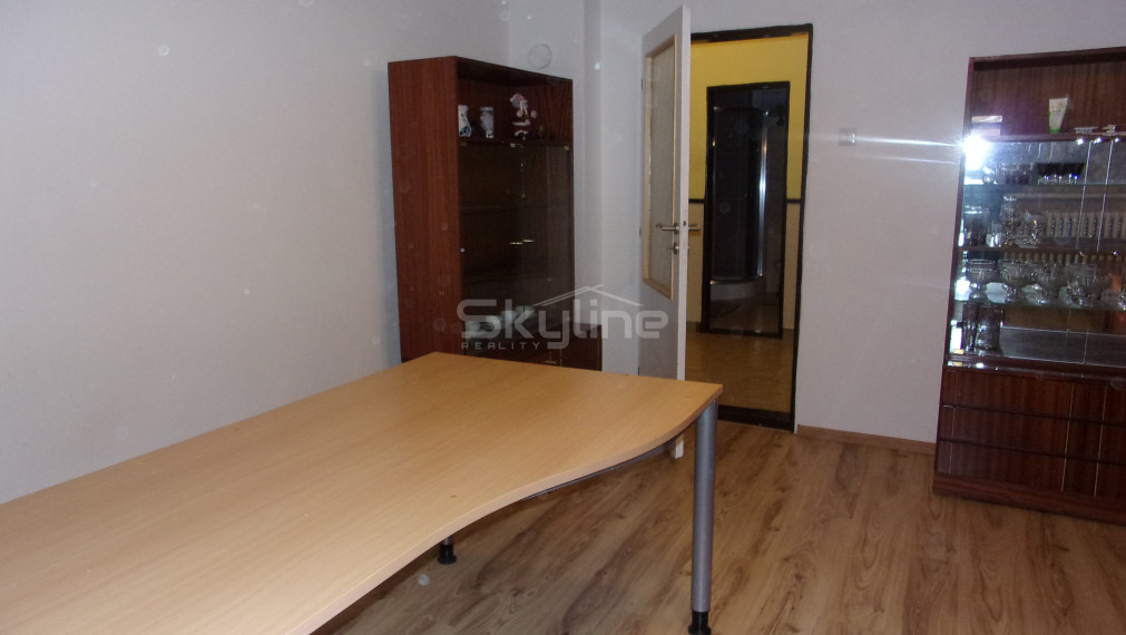 Výrazne znížená cena -predaj 4 izbový rodinný dom, 2 garáže, pozemok 1800 m2