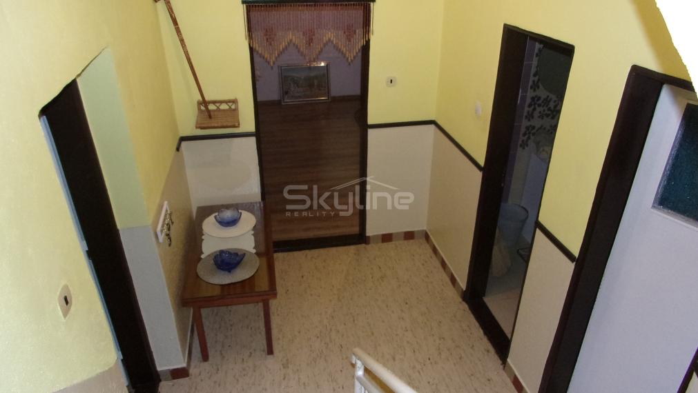 Výrazne znížená cena -predaj 4 izbový rodinný dom, 2 garáže, pozemok 1800 m2