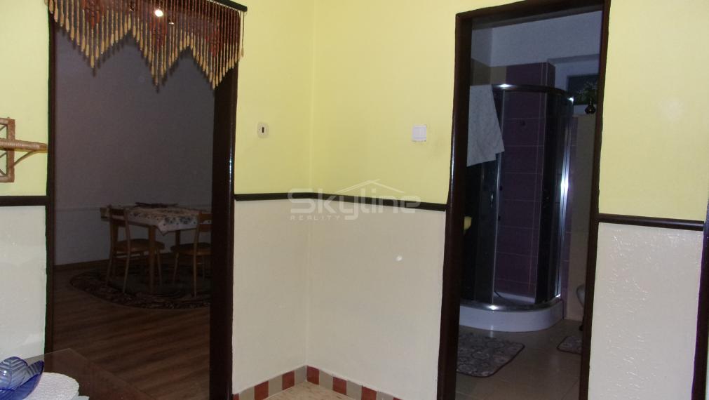 Výrazne znížená cena -predaj 4 izbový rodinný dom, 2 garáže, pozemok 1800 m2