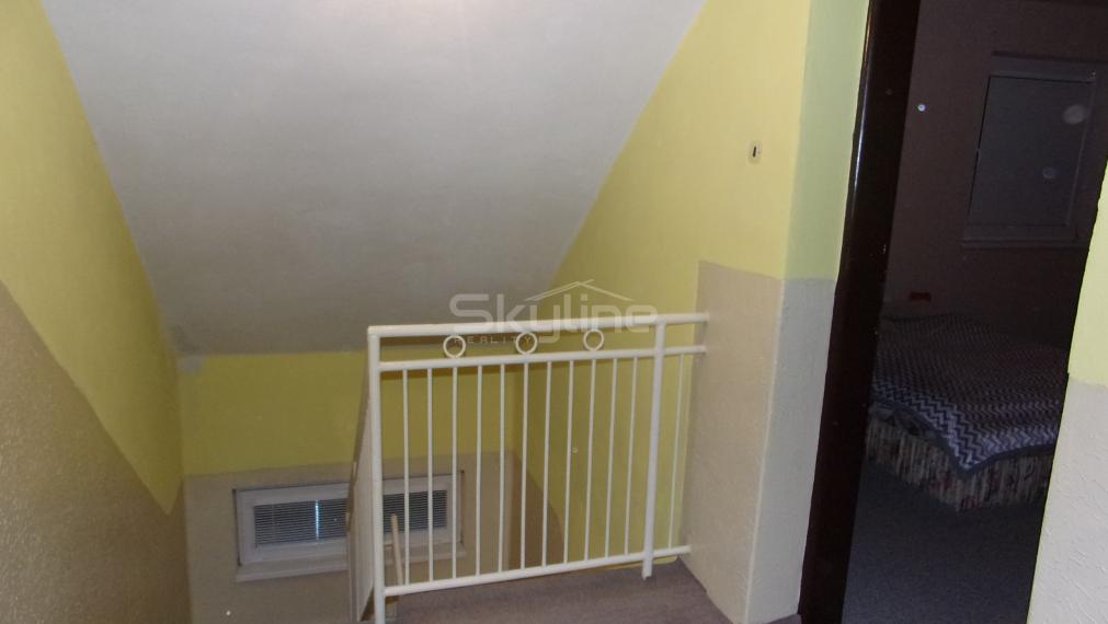 Výrazne znížená cena -predaj 4 izbový rodinný dom, 2 garáže, pozemok 1800 m2