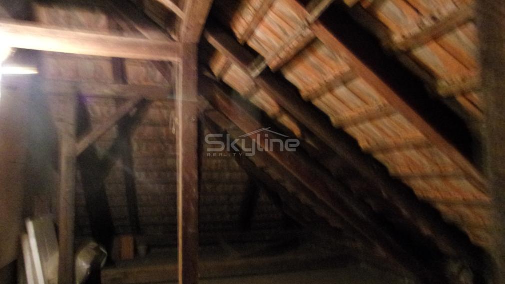 Výrazne znížená cena -predaj 4 izbový rodinný dom, 2 garáže, pozemok 1800 m2
