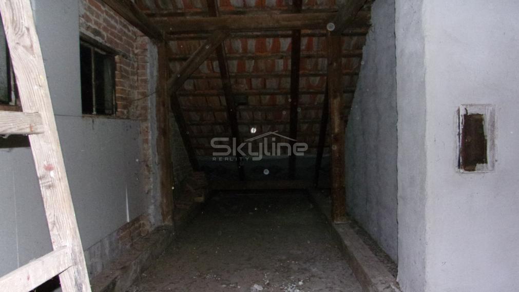 Výrazne znížená cena -predaj 4 izbový rodinný dom, 2 garáže, pozemok 1800 m2