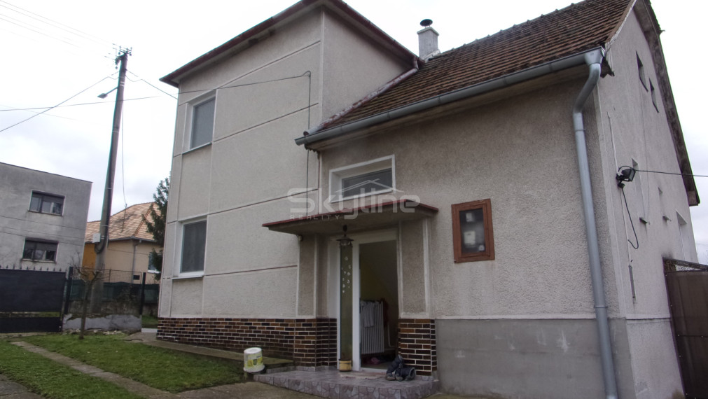 PREDANE -predaj 4 izbový rodinný dom, 2 garáže, pozemok 1800 m2