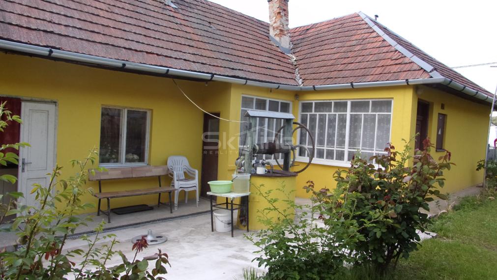 predaj zariadený vidiecky dom 90 m2, pozemok 1360 m2, pôvodný stav, Čaka, Levice
