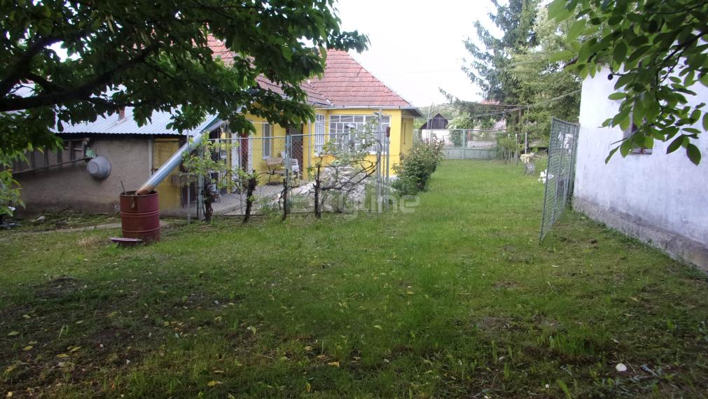 predaj zariadený vidiecky dom 90 m2, pozemok 1360 m2, pôvodný stav, Čaka, Levice