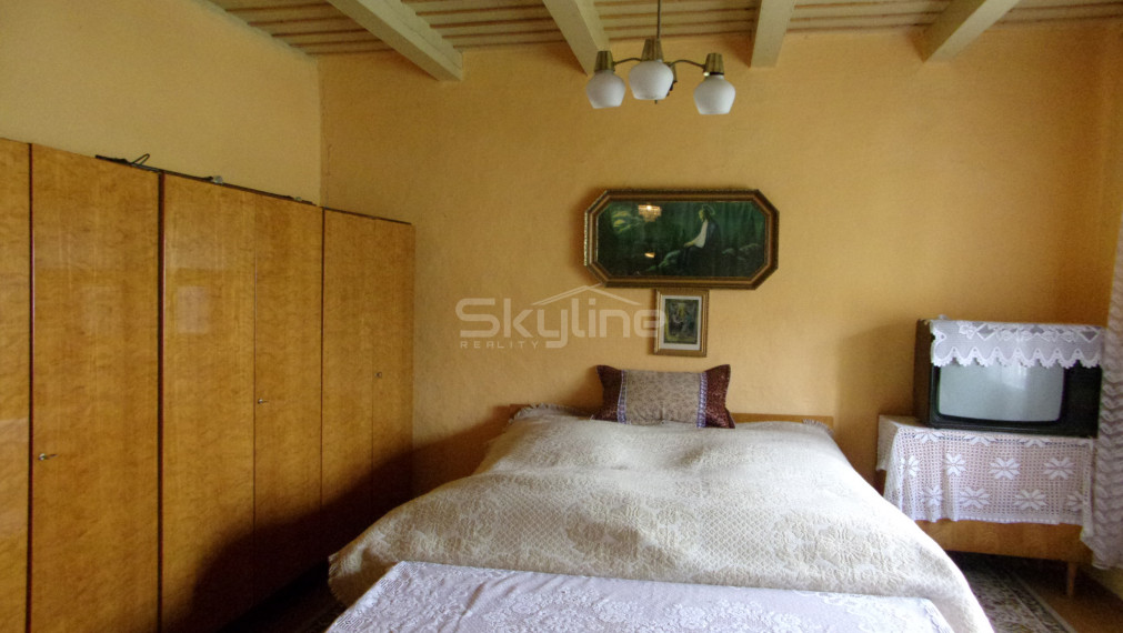 predaj zariadený vidiecky dom 90 m2, pozemok 1360 m2, pôvodný stav, Čaka, Levice