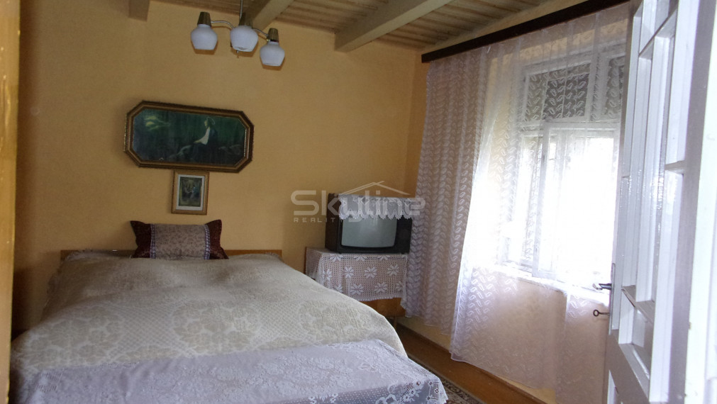 predaj zariadený vidiecky dom 90 m2, pozemok 1360 m2, pôvodný stav, Čaka, Levice