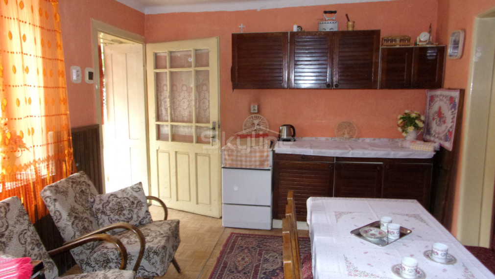 predaj zariadený vidiecky dom 90 m2, pozemok 1360 m2, pôvodný stav, Čaka, Levice
