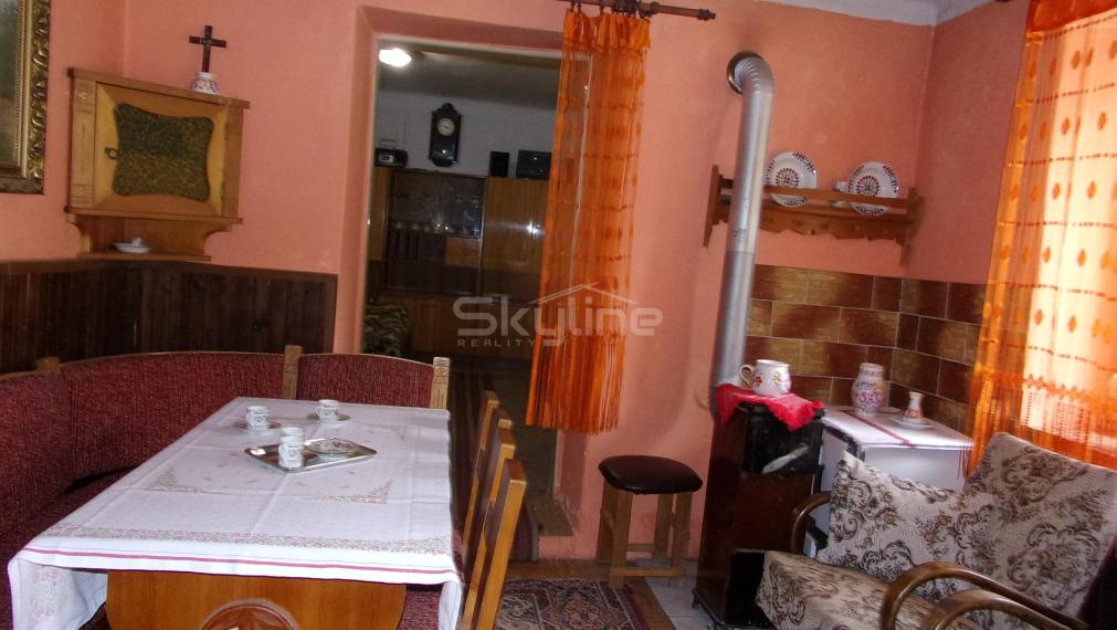 predaj zariadený vidiecky dom 90 m2, pozemok 1360 m2, pôvodný stav, Čaka, Levice