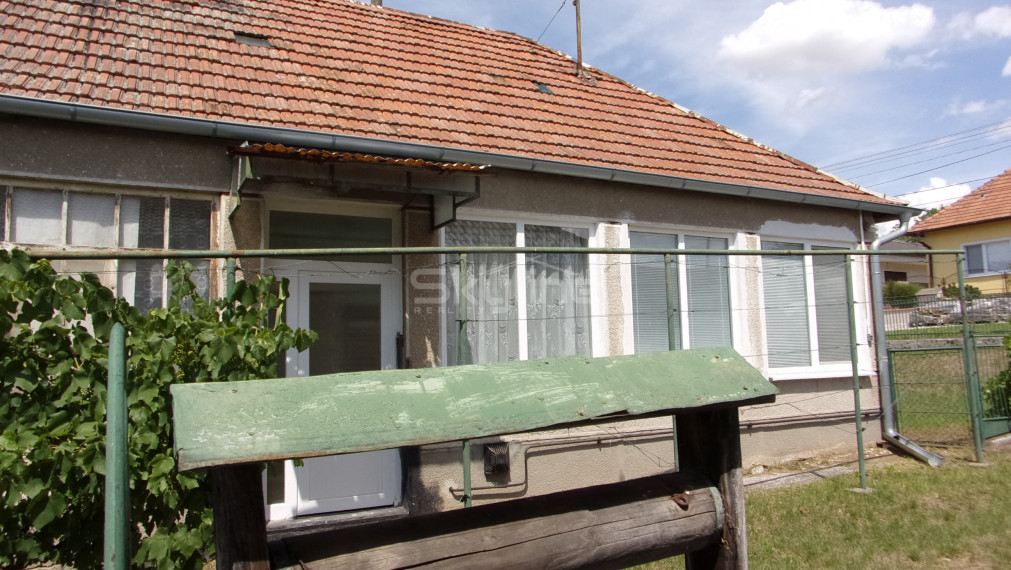 Znížená cena!! na predaj vidiecky dom, pôvodný stav, pozemok  2119 m2, Kolta, Nové Zámky