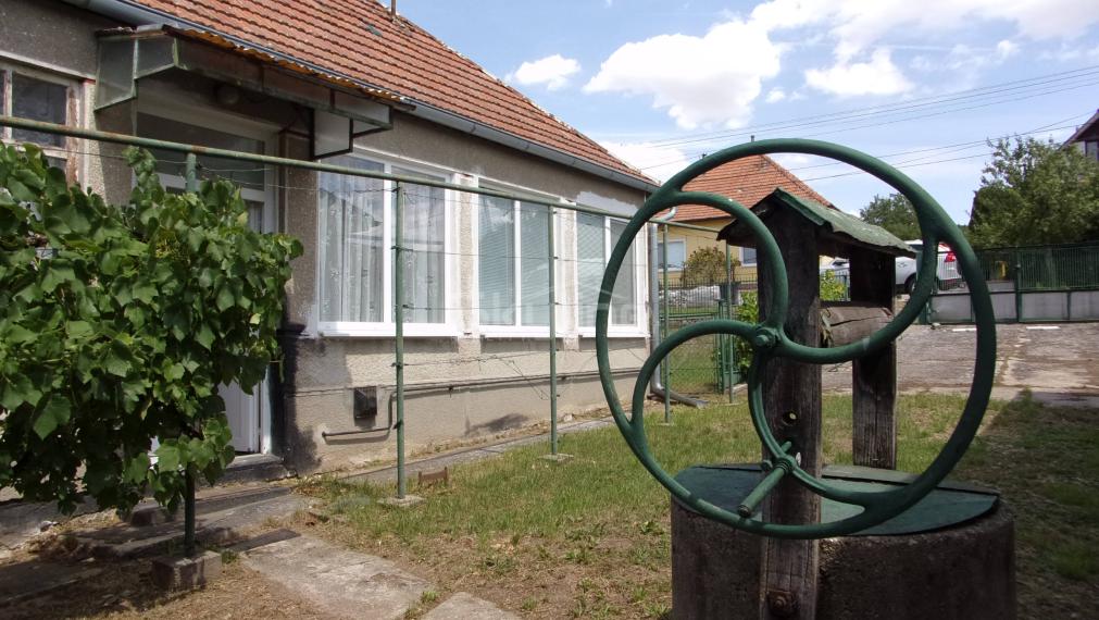 Znížená cena!! na predaj vidiecky dom, pôvodný stav, pozemok  2119 m2, Kolta, Nové Zámky