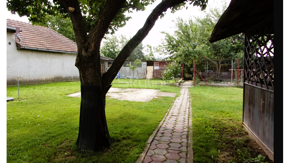 Výrazne znížená cena!! - dvojgeneračný rodinný dom, pozemok 1450 m2, rekonštrukcia, Pusté Sady