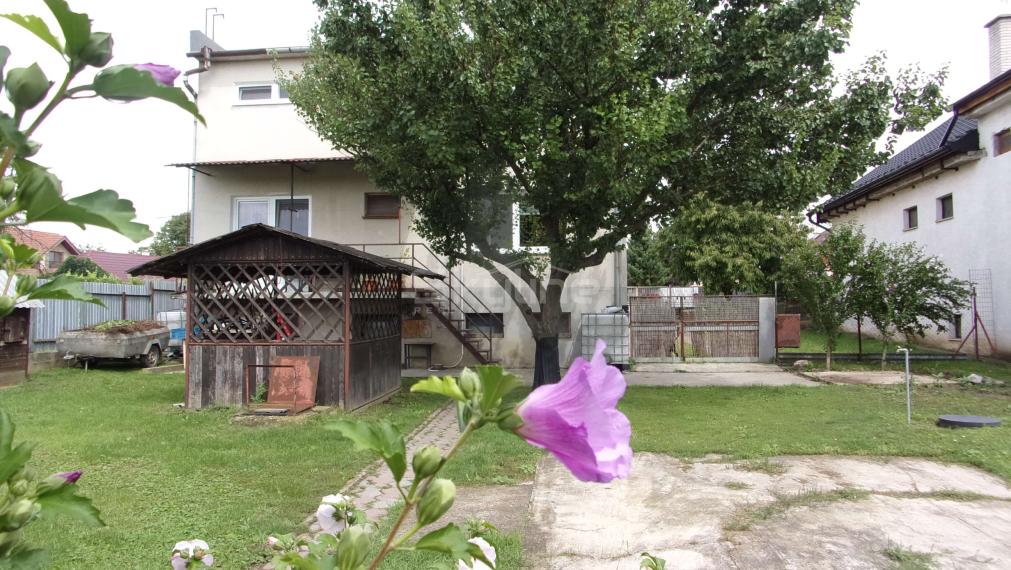 Výrazne znížená cena!! - dvojgeneračný rodinný dom, pozemok 1450 m2, rekonštrukcia, Pusté Sady