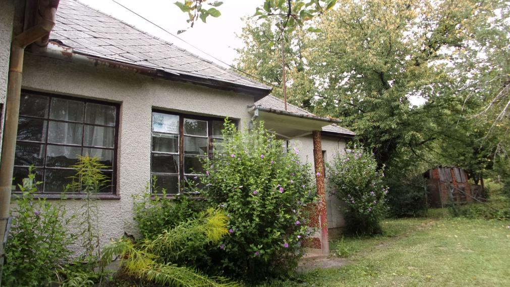 PREDANÉ!! na predaj rodinný dom 130 m2, pôvodný stav, pozemok 1244 m2, Žikava, Zlaté Moravce