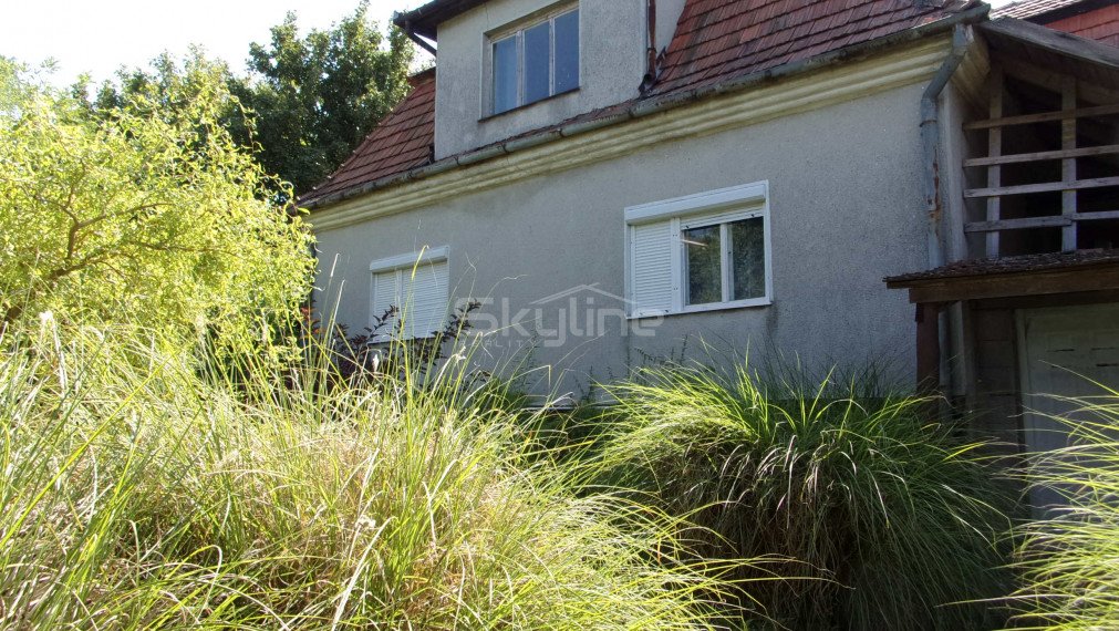 Exkluzívne na predaj rodinný dom, rekonštrukcia,  pozemok 2576 m2, Kolta, Nové Zámky