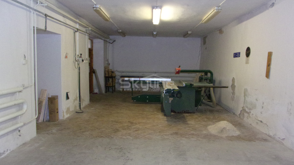 Exkluzívna ponuka - prevádzková budova 400 m2, Plavé Vozokany, Levice