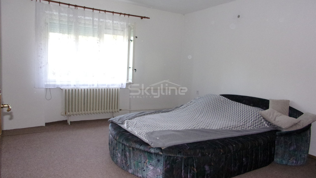 Exkluzívne na predaj rodinný dom, rekonštrukcia,  pozemok 2576 m2, Kolta, Nové Zámky