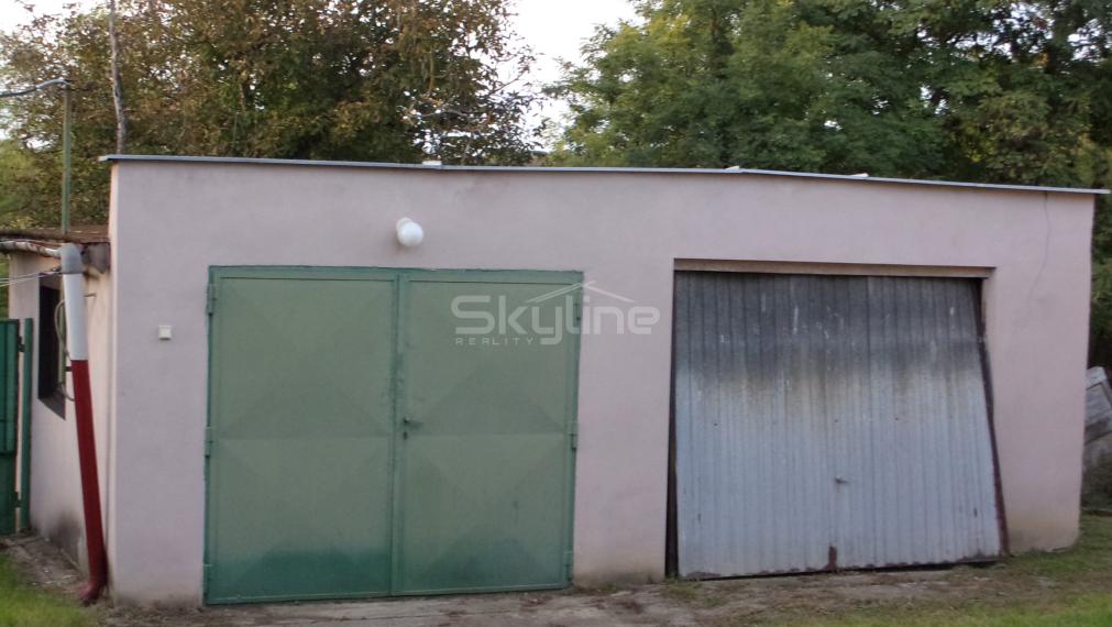 Výrazne znížená cena -predaj 4 izbový rodinný dom, 2 garáže, pozemok 1800 m2